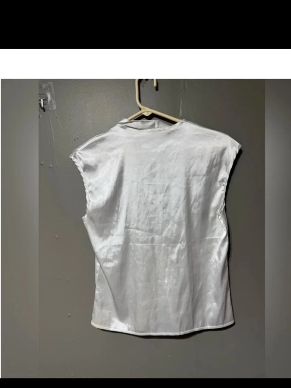 Classic White Satin Sleeveless V-Neck Top - Picture 2 of 2